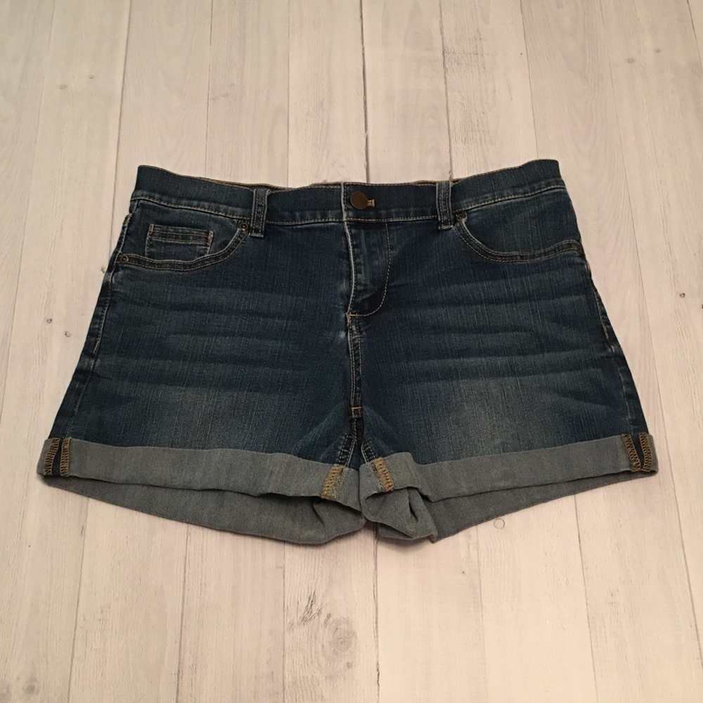 Women’s Cuffed Denim Shorts